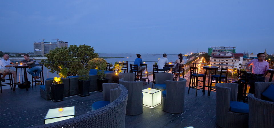 Amanjaya Pancam Suites Hotel Пномпень Экстерьер фото